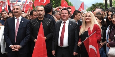 haluk-levent-osmangazili-genclerin-coskusuna-ortak-oldu.jpg