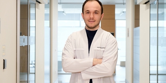 İmplant yaptıranların ağız bakımı da özel! Uzmanlar, implant çevresi için ağız duşlarını öneriyor…