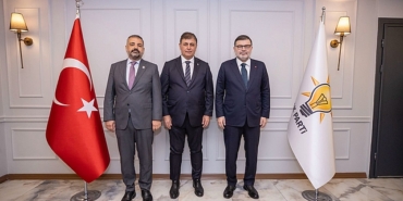 izmir-buyuksehir-belediye-baskani-dr-cemil-tugay-ak-parti-il-baskanligi-ziyaretinde-is-birligi-mesaji-verdi-izmir-daha-guzel-gunler-gorecek.jpg