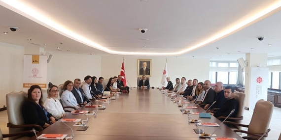 İzmir’de eğitimcilere dezenformasyon ve yeni medyanın önemi anlatıldı