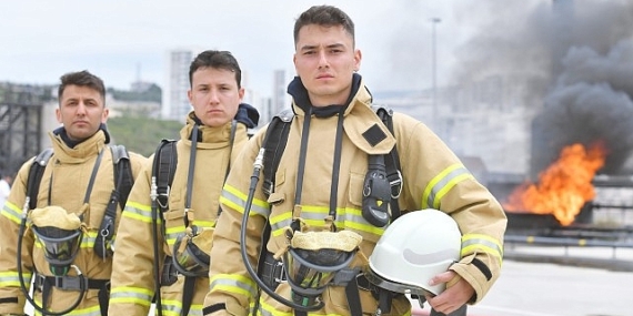 İzmir’in genç itfaiyecileri sıkı eğitimlerle göreve hazırlanıyor