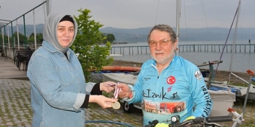 iznikli-yuzme-sampiyonu-erhan-turan-iznikte-anlamli-bir-triatlon-etkinligi-duzenledi.jpg