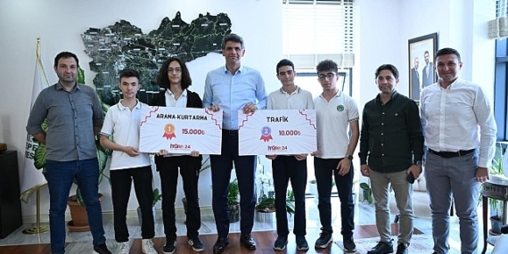 Kartepe Belediyesi Genç Akademi öğrencileri İTÜ Robot Olimpiyatları’nda birincilik elde ederek büyük bir başarıya imza attılar