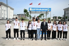 kartepede-19-mayis-ataturku-anma-genclik-ve-spor-bayraminin-105inci-yili-duzenlenen-torenle-cosku-icerisinde-kutlandi.jpg