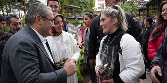 Keçiören Belediye Başkanı Dr. Mesut Özarslan ve eşi Filiz Özarslan Anneler Günü’nü kutladı