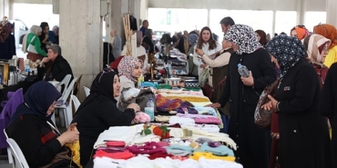 komek-pazari-anneler-gunu-etkinligi-kadin-kursiyerlerin-ekonomisine-destek-oldu.jpg
