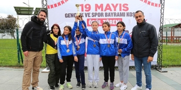 kucukcekmece-belediyesi-ve-ilce-milli-egitim-mudurlugu-isbirligi-ile-okullar-arasi-19-mayis-genclik-ve-spor-bayrami-kros-yarismasi-duzenlendi.jpg