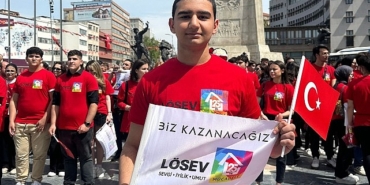 losevin-iyilesmis-gencleri-19-mayista-buyuk-onder-mustafa-kemal-ataturku-anmak-ve-saygilarini-iletmek-amaciyla-ulusta-ataturk-anitina-celenk-koydu.jpg