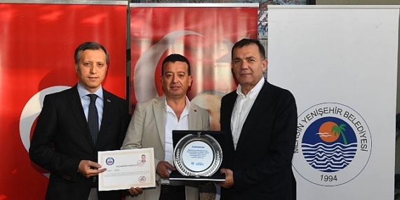 Mersin Yenişehir Belediye Başkanı Abdullah Özyiğit, 32 mahalle muhtarıyla bir araya geldi