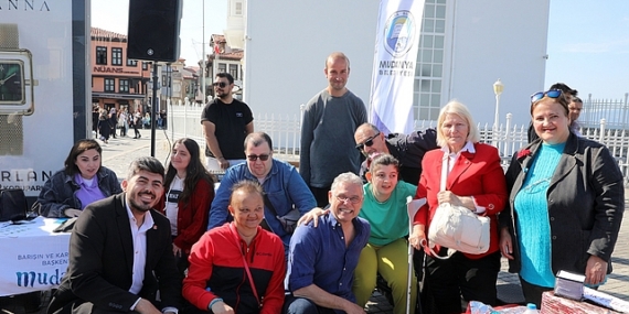 Mudanya Belediyesi, Engelliler Haftası nedeniyle engellilerin rahat iletişim kurmasını sağlayan uygulamaların yer aldığı farkındalık etkinliği gerçekleştirdi