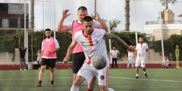 narlidere-belediyesinin-19-mayis-ataturku-anma-genclik-ve-spor-bayrami-etkinlikleri-kapsaminda-duzenledigi-futbol-turnuvasinin-ilk-gunu-keyifli-anlara-sahne-oldu.jpg