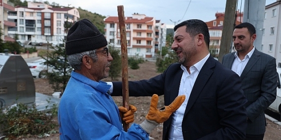 Nevşehir Belediye Başkanı Rasim Arı, belediye ekiplerinin mahallelerdeki çalışma alanlarında incelemelerini sürdürüyor