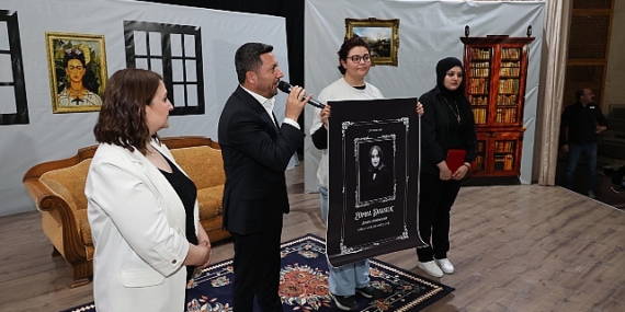 Nevşehir'de yeni kurulan Tozlu Sahne tiyatro ekibinin ilk oyunu olan '9 Canlı' adlı polisiye komedi Kapadokya Kültür ve Sanat Merkezi'nde sahnelendi