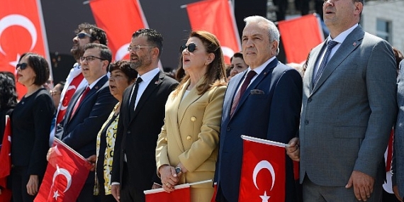 Nilüfer’de 19 Mayıs kutlamaları çelenk töreniyle başladı