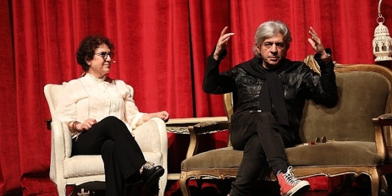 Okan Bayülgen Ya Filozof Olacaktım Ya Da Eğitimini Gördüğüm Sanatı Yapacaktım