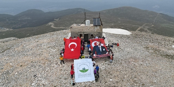Osmangazili dağcılar 19 Mayıs’ı Uludağ zirvede kutladı