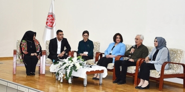 otizm-farkindaligini-artirma-adina-harran-universitesinden-guclu-bir-adim-otizm-paneli.jpg
