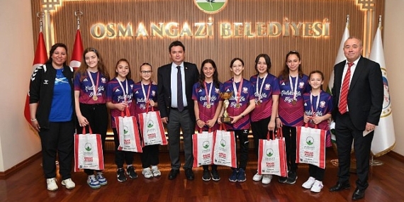 Şampiyon öğrencilerden Başkan Aydın’a ziyaret