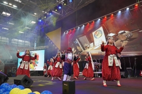 selcuklu-belediyesi-bosna-hersekin-zenica-kentinde-duzenlenen-cocuk-senliginin-final-gununde-halk-oyunlari-ekibiyle-sahne-aldi.jpg