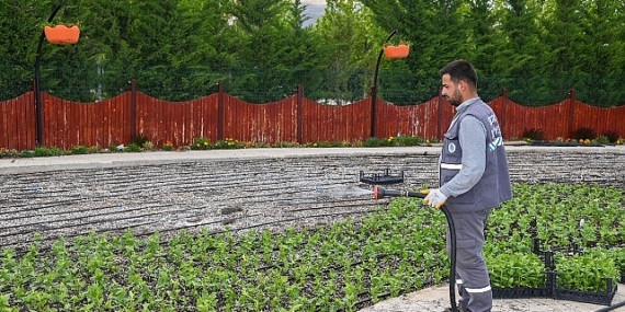 Selçuklu Belediyesi tarafından Konya’ya kazandırılan Çiçek Bahçesi ziyaretçilerine kapılarını açmak için gün sayıyor