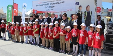 toyota-otomotiv-sanayi-turkiye-trafik-guvenligi-resim-yarismasiyla-genc-yetenekleri-odullendirdi.jpg