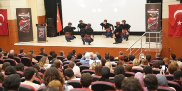 turk-dunyasi-sinemasi-izmirde-ege-universitesi-ev-sahipliginde-bir-araya-geldi-uluslararasi-turan-film-festivali-basladi.jpg