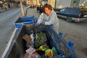 unlu-sef-refika-birgul-gida-israfina-dikkat-cekmek-ve-bosa-harcama-demek-icin-cop-konteynerine-girdi.jpg